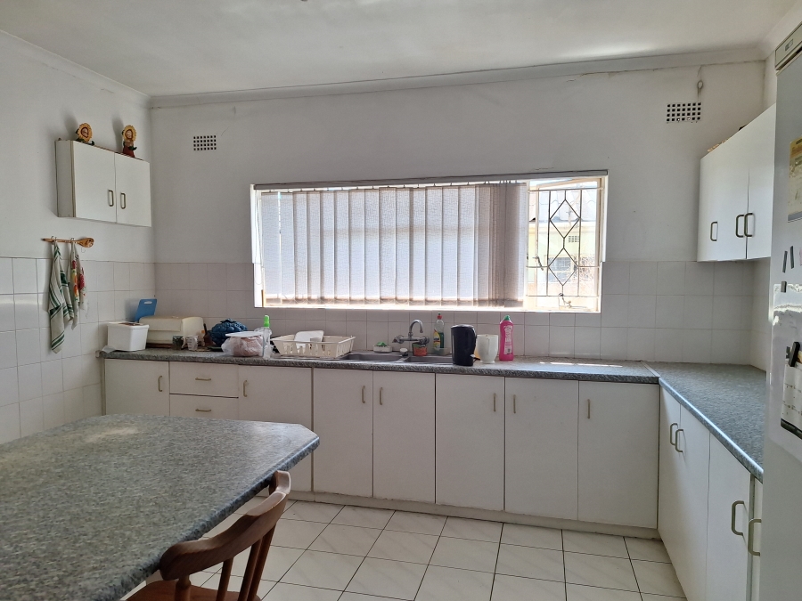 5 Bedroom Property for Sale in Goodwood Park Western Cape